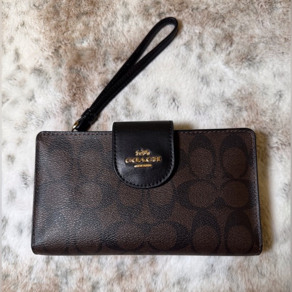 COACH TECH SIGNATURE WALLET WITH PHONE COMPARTMENT. VERY GOOD PRELOVED CONDITION - Picture 1 of 6